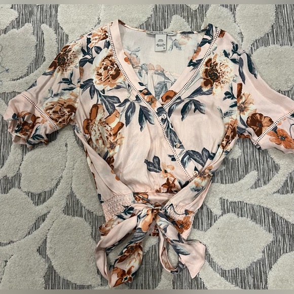 American Rag Tops - Cute summer top, ties at waist, worn once!